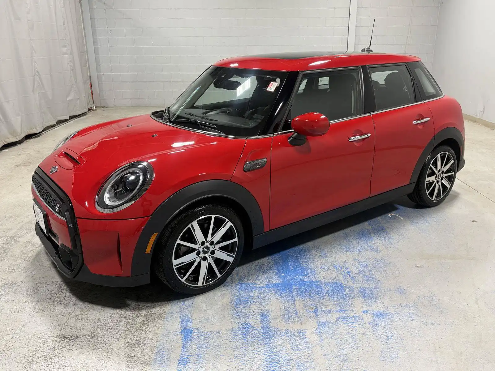 2024 MINI Hardtop Cooper S's photo
