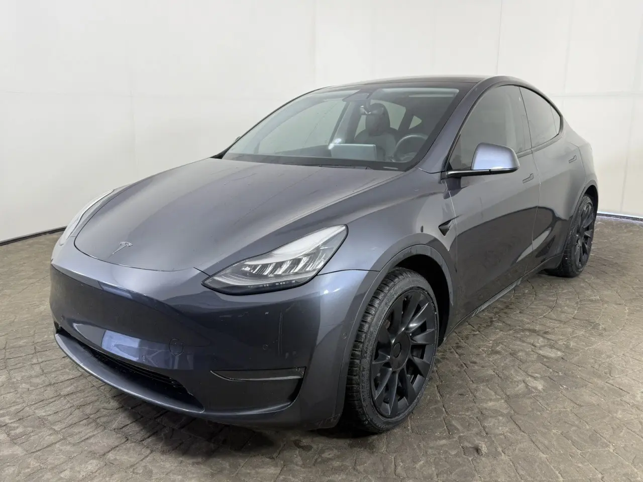 2020 Tesla Model Y Long Range Dual Motor AWD photo 3