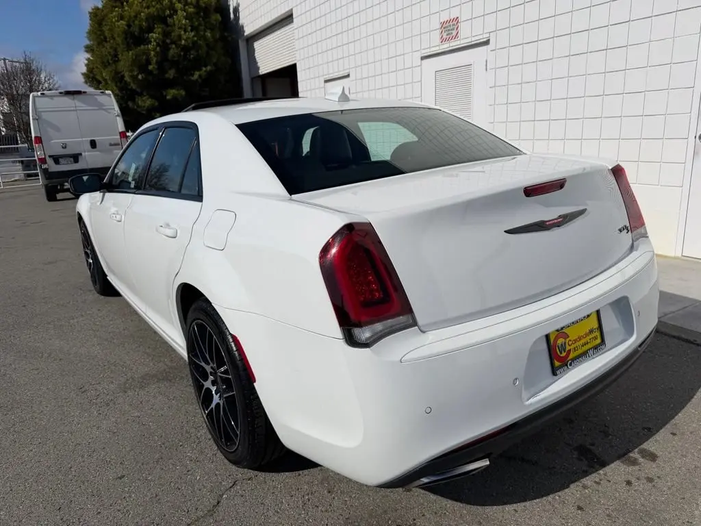 2023 Chrysler 300 S photo 3