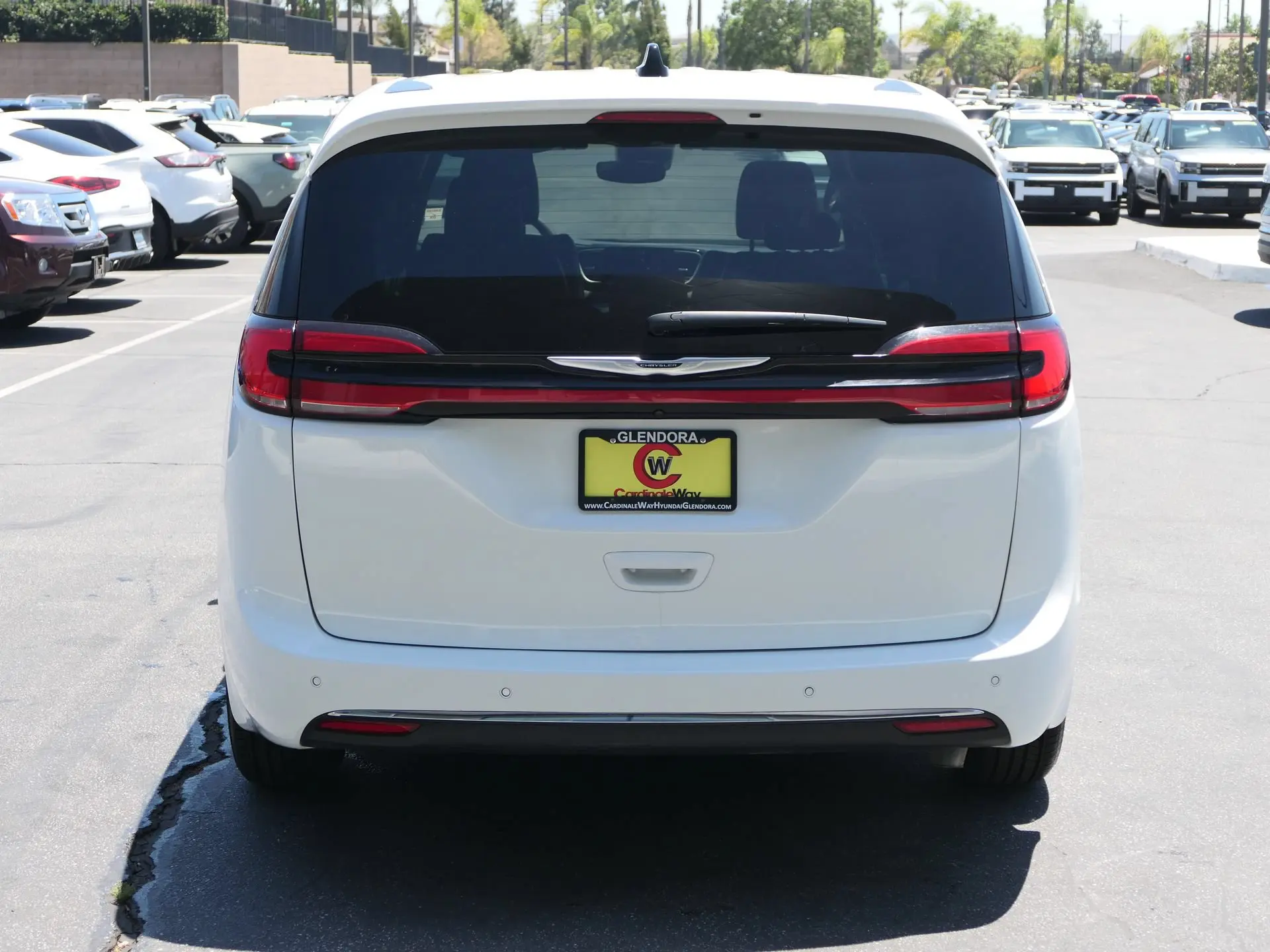 2025 Chrysler Pacifica Select photo 5