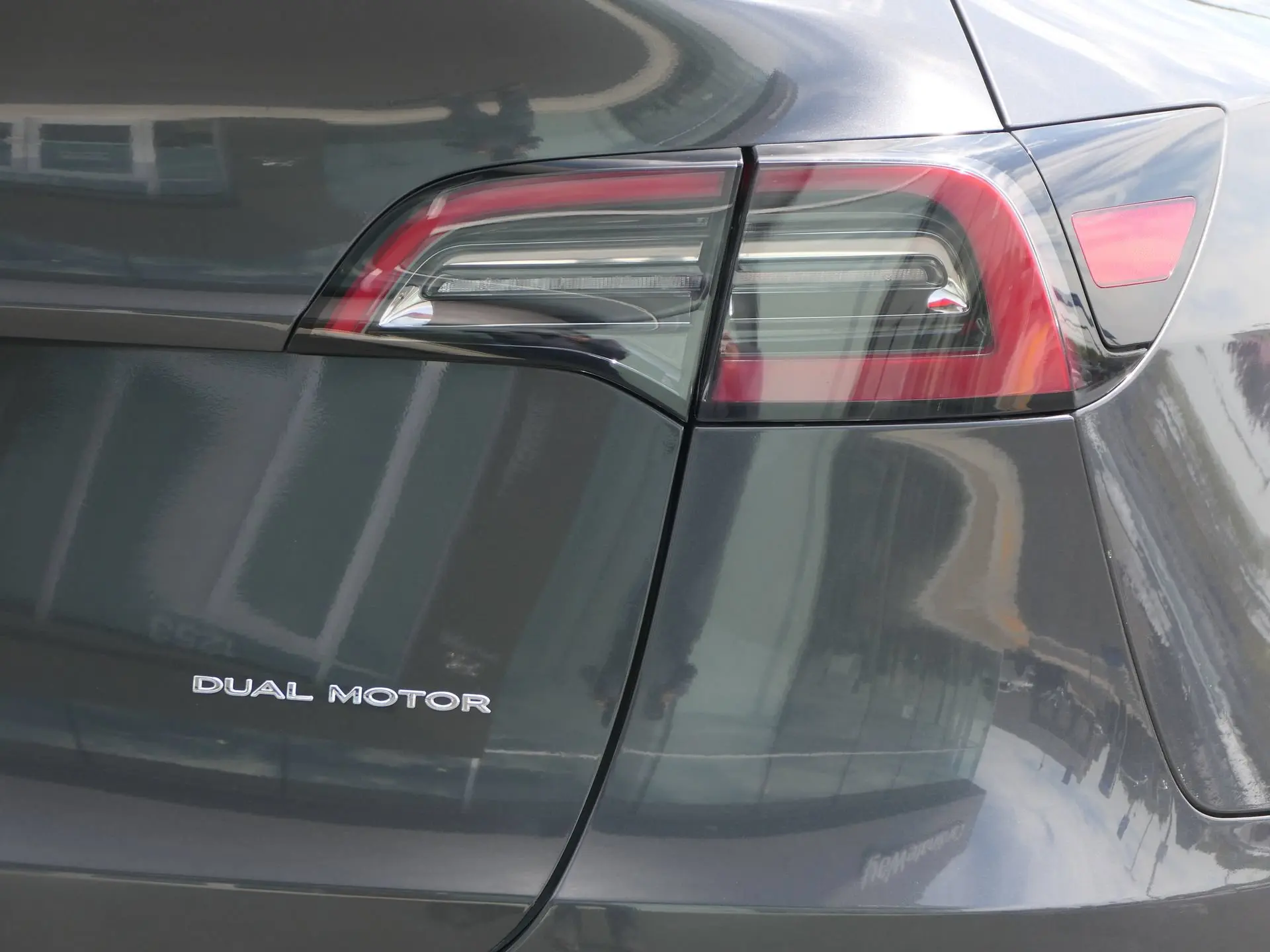 2023 Tesla Model Y Long Range Dual Motor AWD photo 4