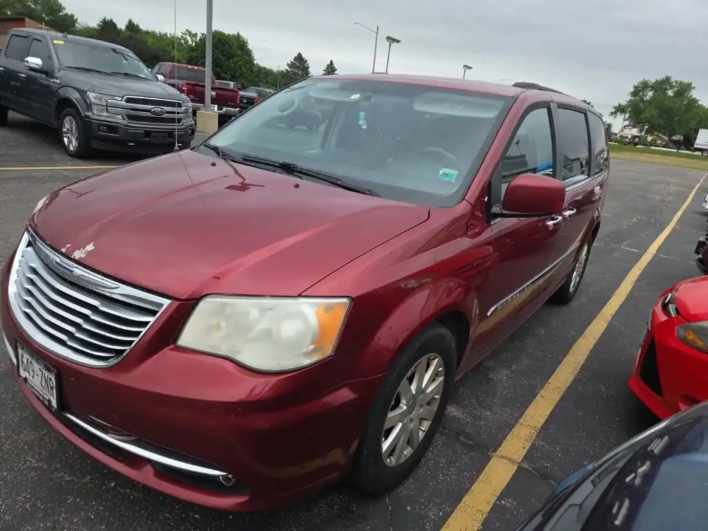 2016 Chrysler Town & Country Touring's photo