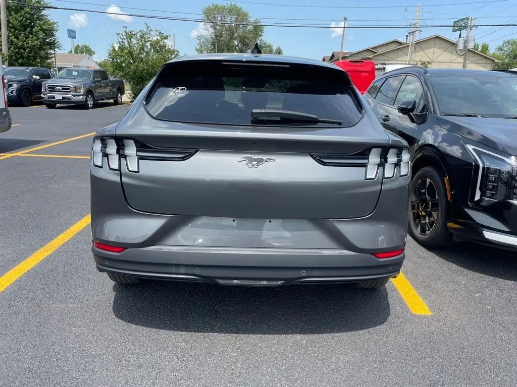 2023 Ford Mustang-Mach-e Select photo 3