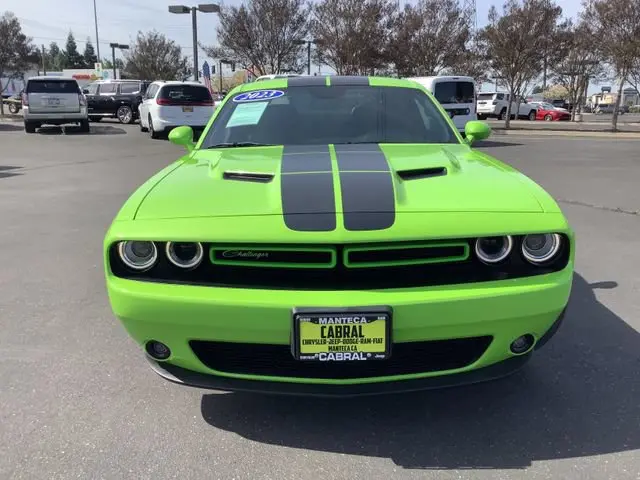 2023 Dodge Challenger SXT Auto photo 4