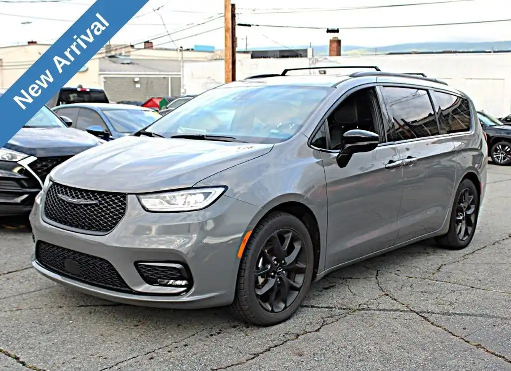 2025 Chrysler Pacifica Limited's photo
