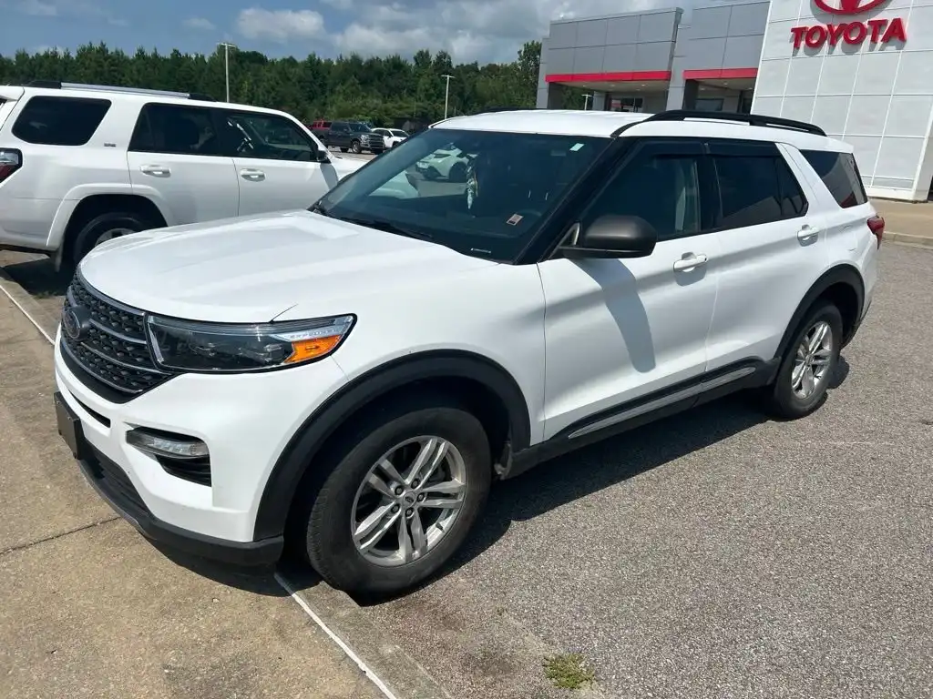 2023 Ford Explorer XLT 4WD's photo