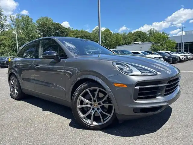 2022 Porsche Cayenne Base's photo