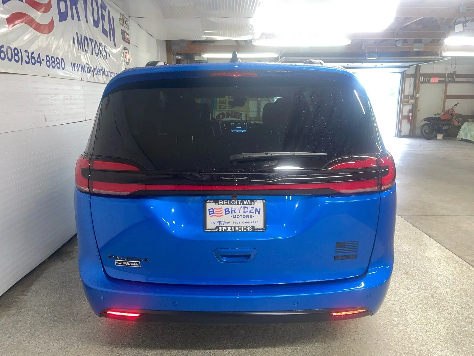 2027 Chrysler Pacifica Select photo 4