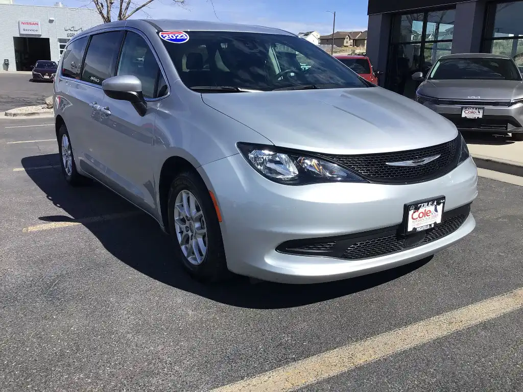 2023 Chrysler Voyager LX's photo