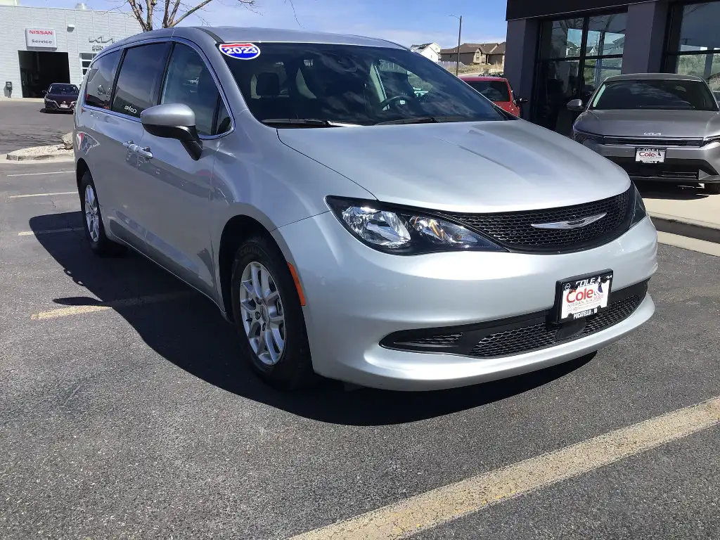2023 Chrysler Voyager LX's photo
