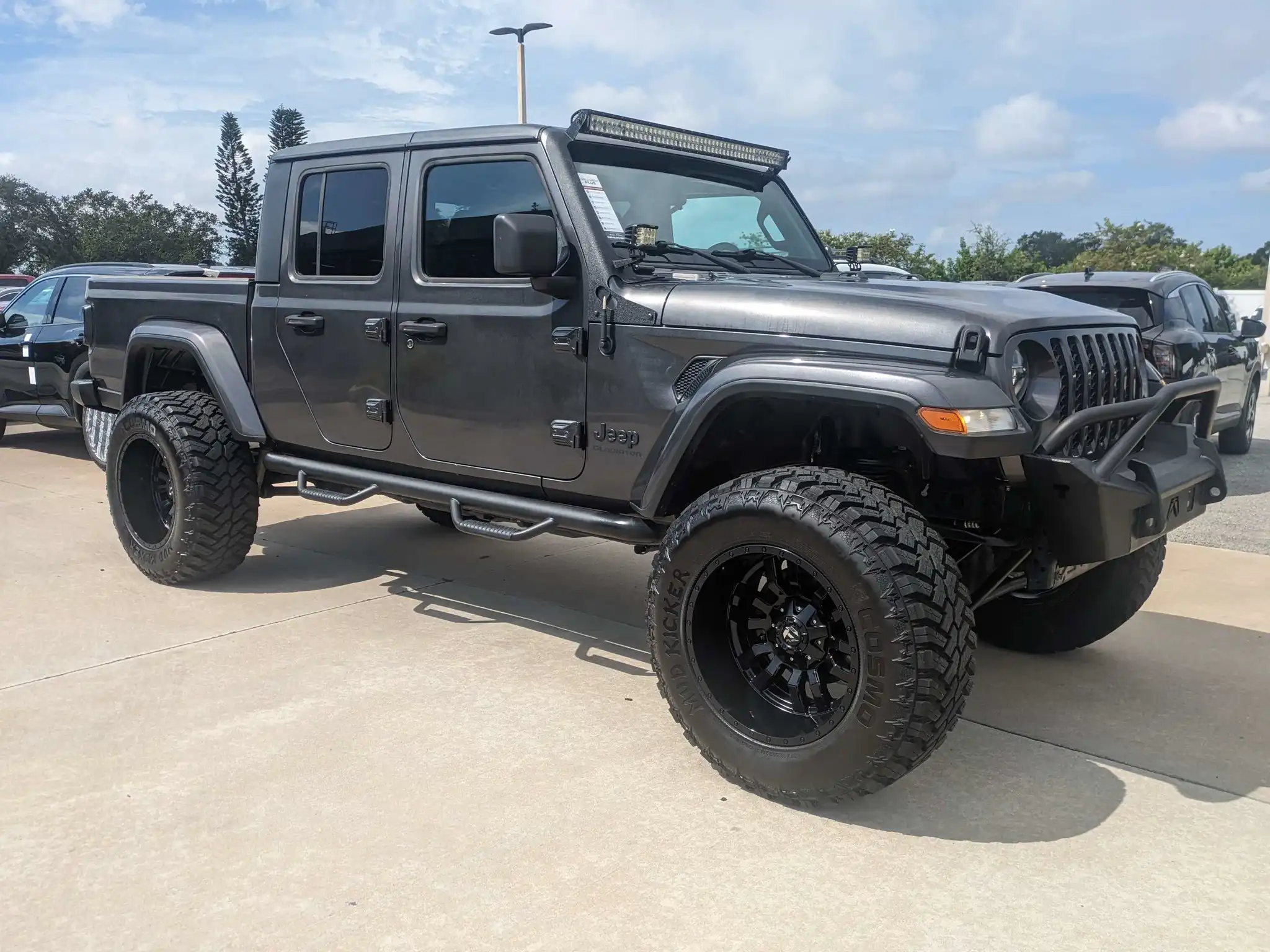 2020 Jeep Gladiator Sport S's photo