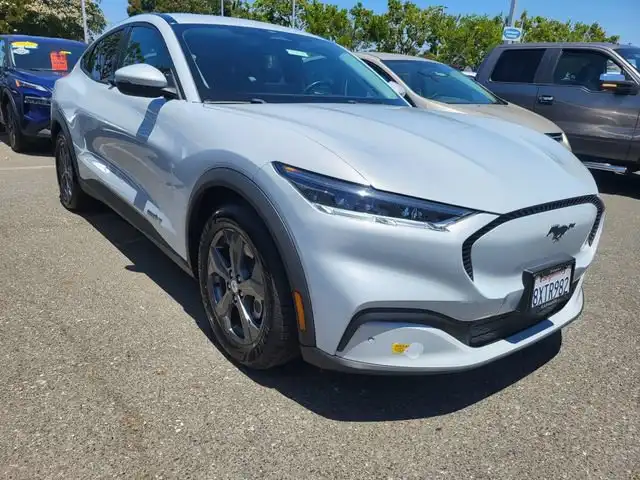 2021 Ford Mustang-Mach-e Select's photo