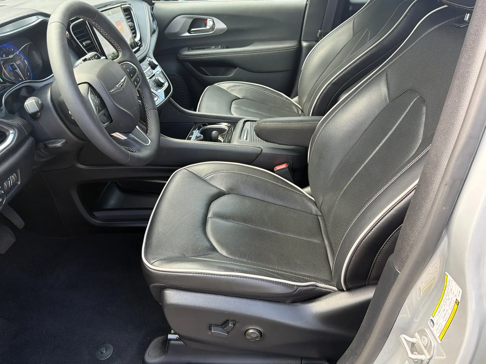 2026 Chrysler Pacifica Limited photo 3