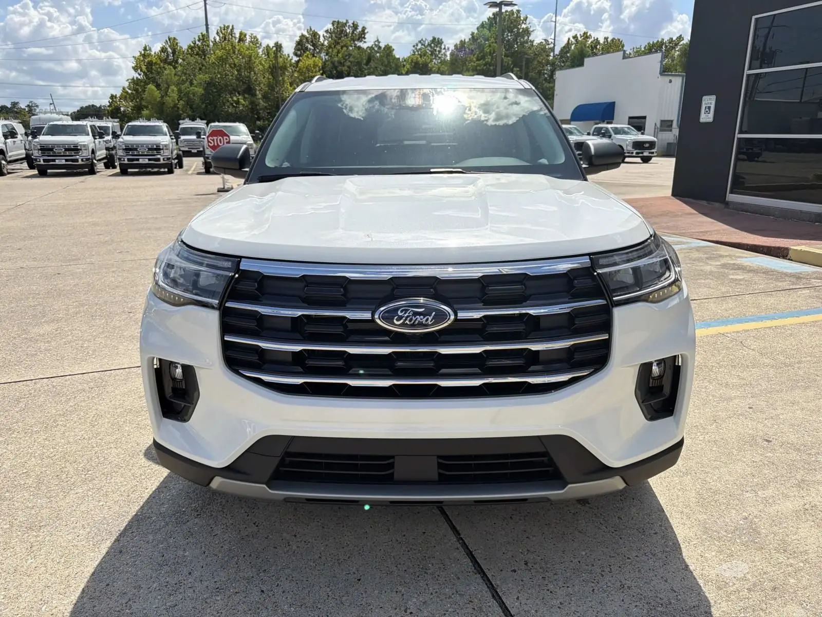 2026 Ford Explorer Active photo 3