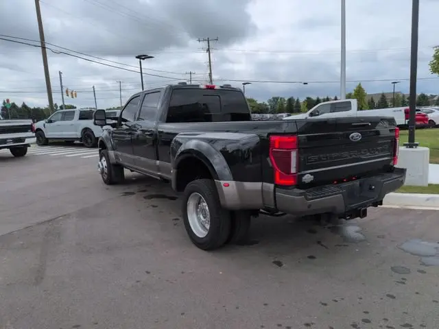 2022 Ford F-450 King Ranch 4WD Crew Cab DRW 8' Box photo 3