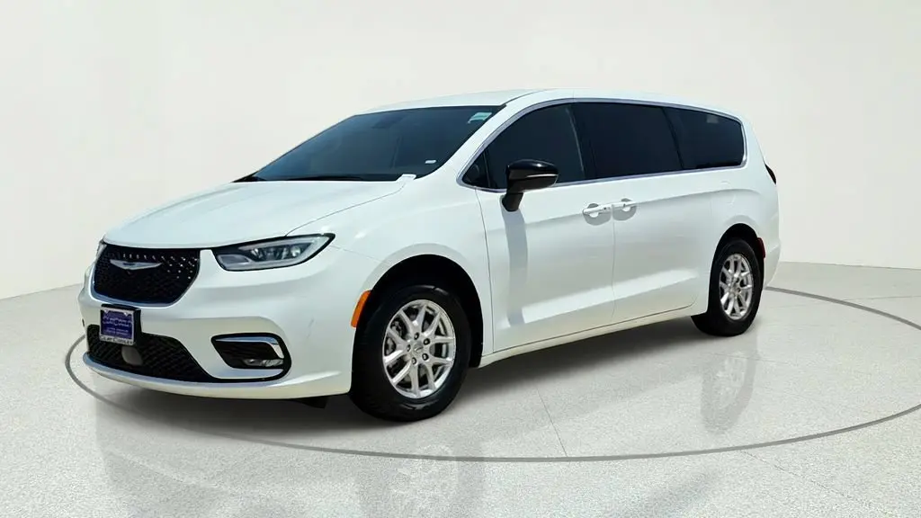 2025 Chrysler Pacifica Select photo 3