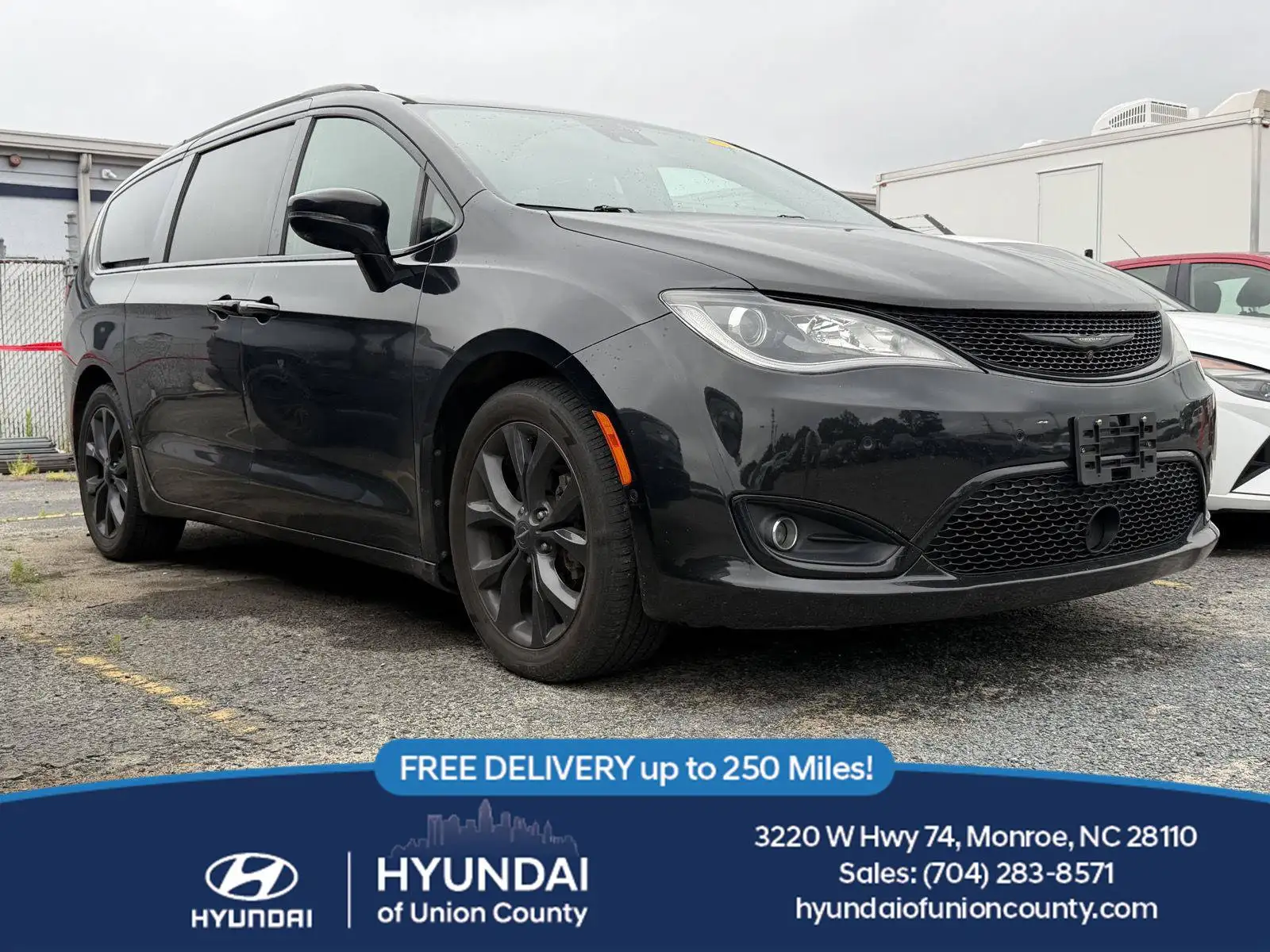 2019 Chrysler Pacifica Limited's photo