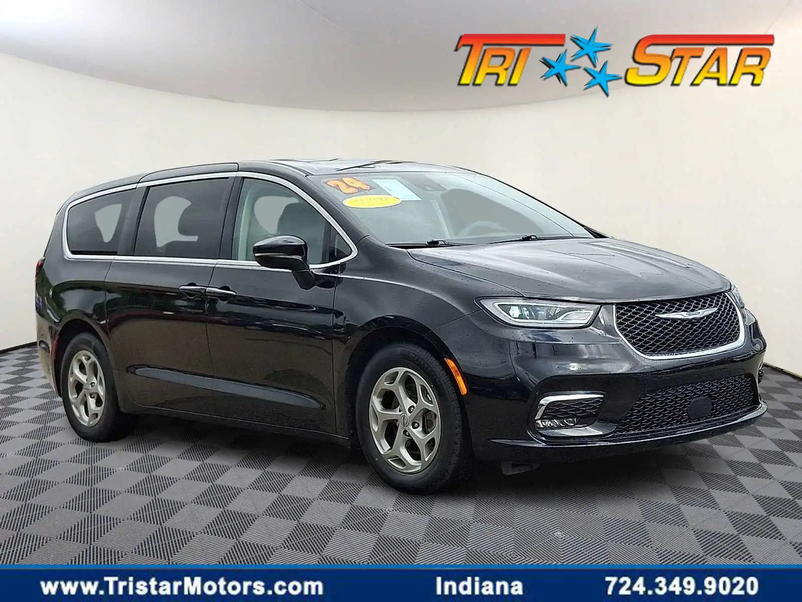 2024 Chrysler Pacifica Limited's photo