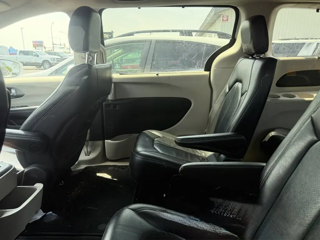 2022 Chrysler Pacifica Touring L photo 4