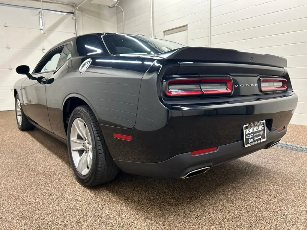 2023 Dodge Challenger SXT Auto photo 4