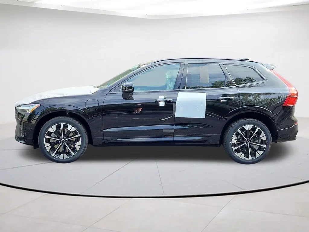 2026 Volvo XC60 T8 Plus Dark AWD photo 4