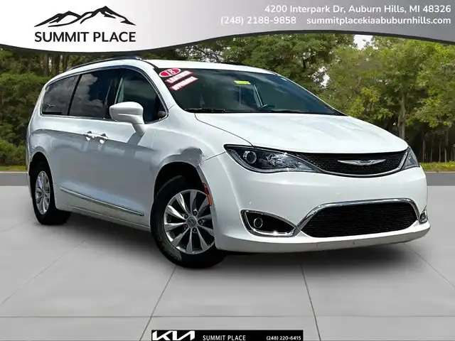 2018 Chrysler Pacifica Touring L Plus's photo