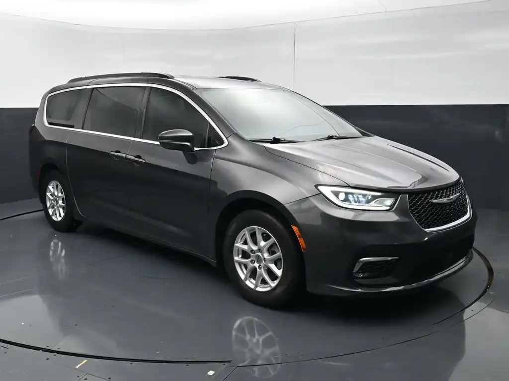 2022 Chrysler Pacifica Touring L's photo