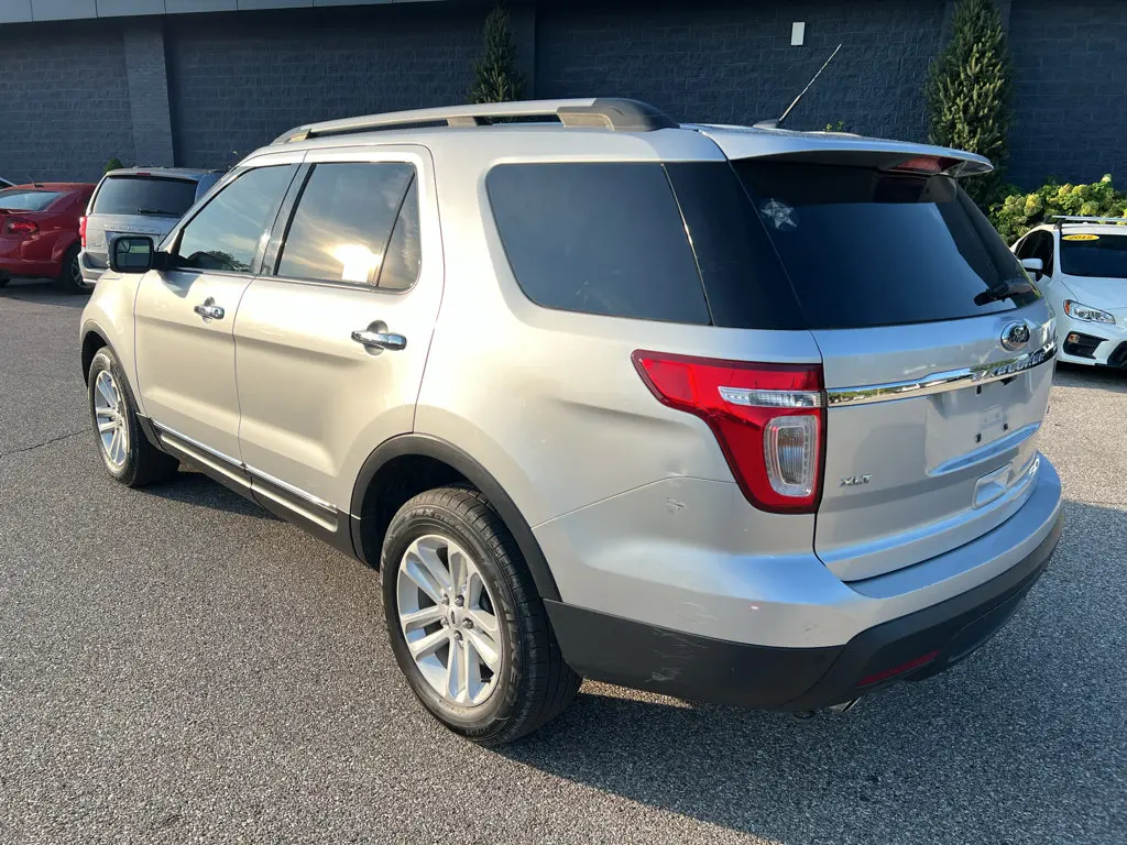 2013 Ford Explorer XLT 4WD photo 5