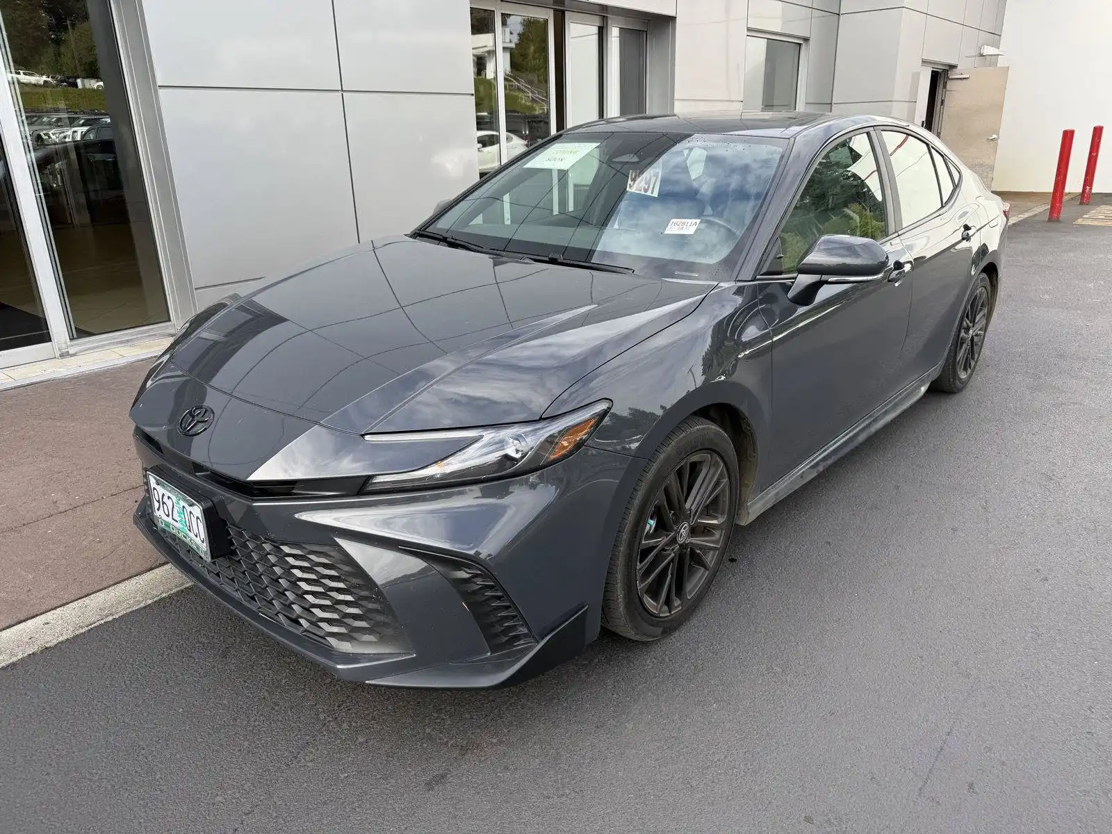2025 Toyota Camry SE AWD Hybrid's photo