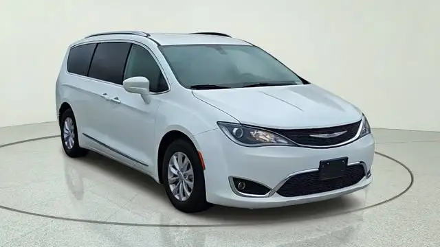 2018 Chrysler Pacifica Touring L Plus photo 1