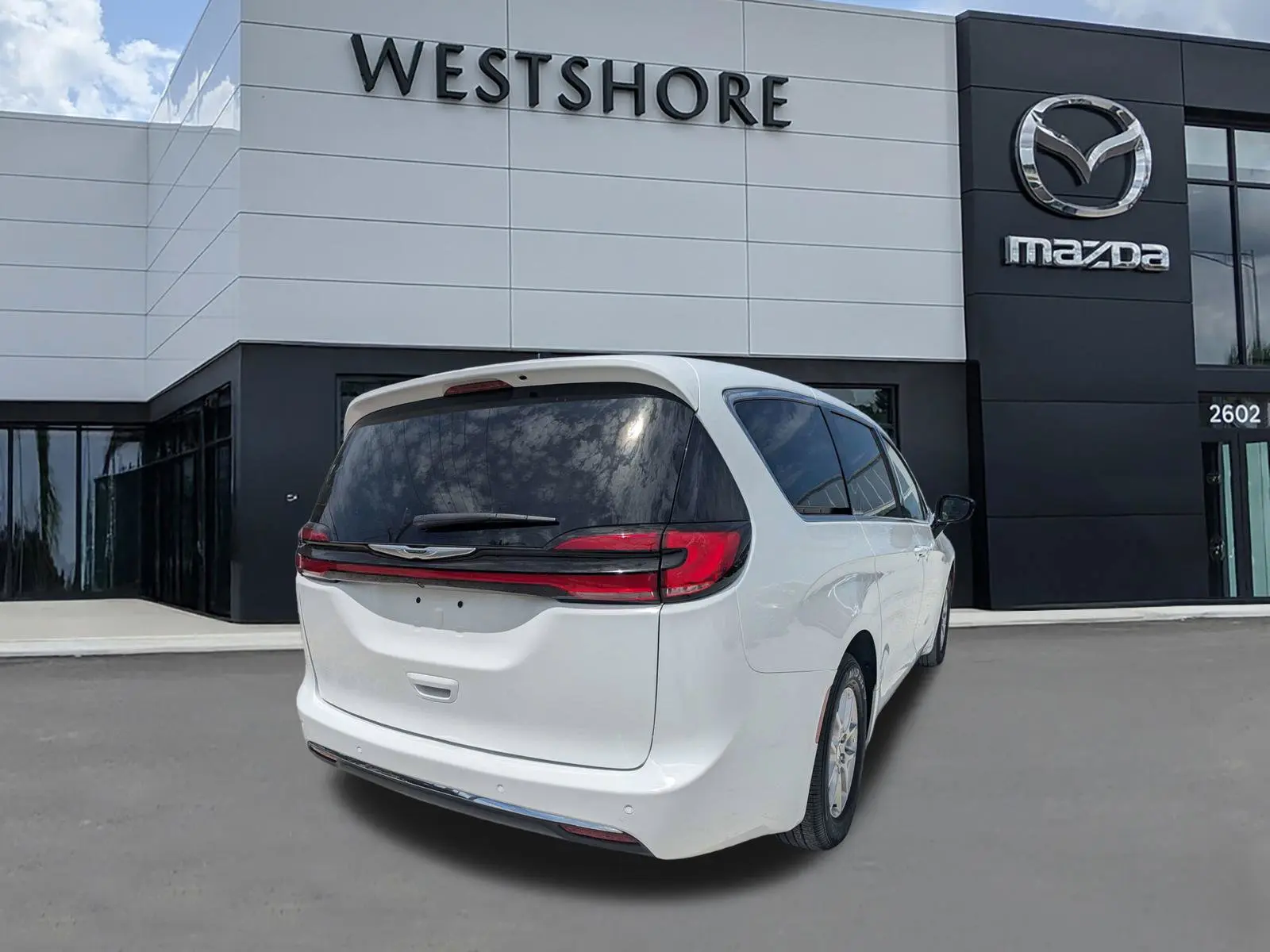 2025 Chrysler Pacifica Select photo 3