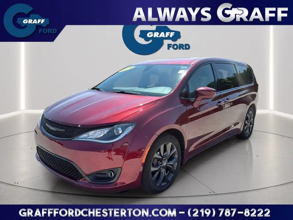 2019 Chrysler Pacifica Touring Plus's photo