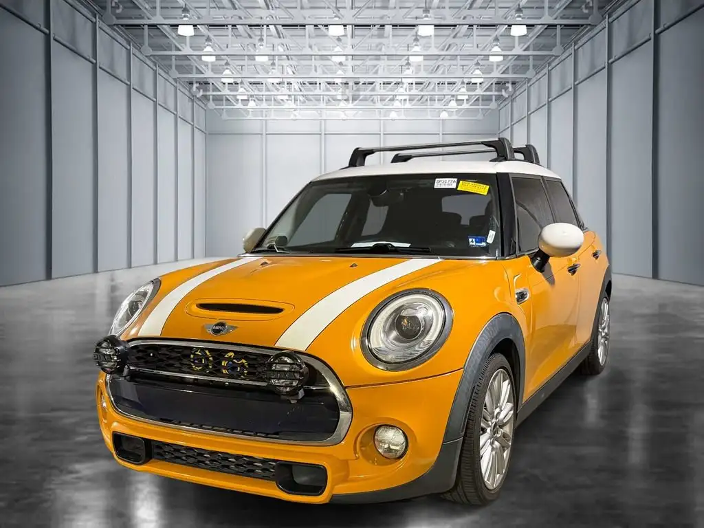 2018 MINI Cooper S 4 Door's photo