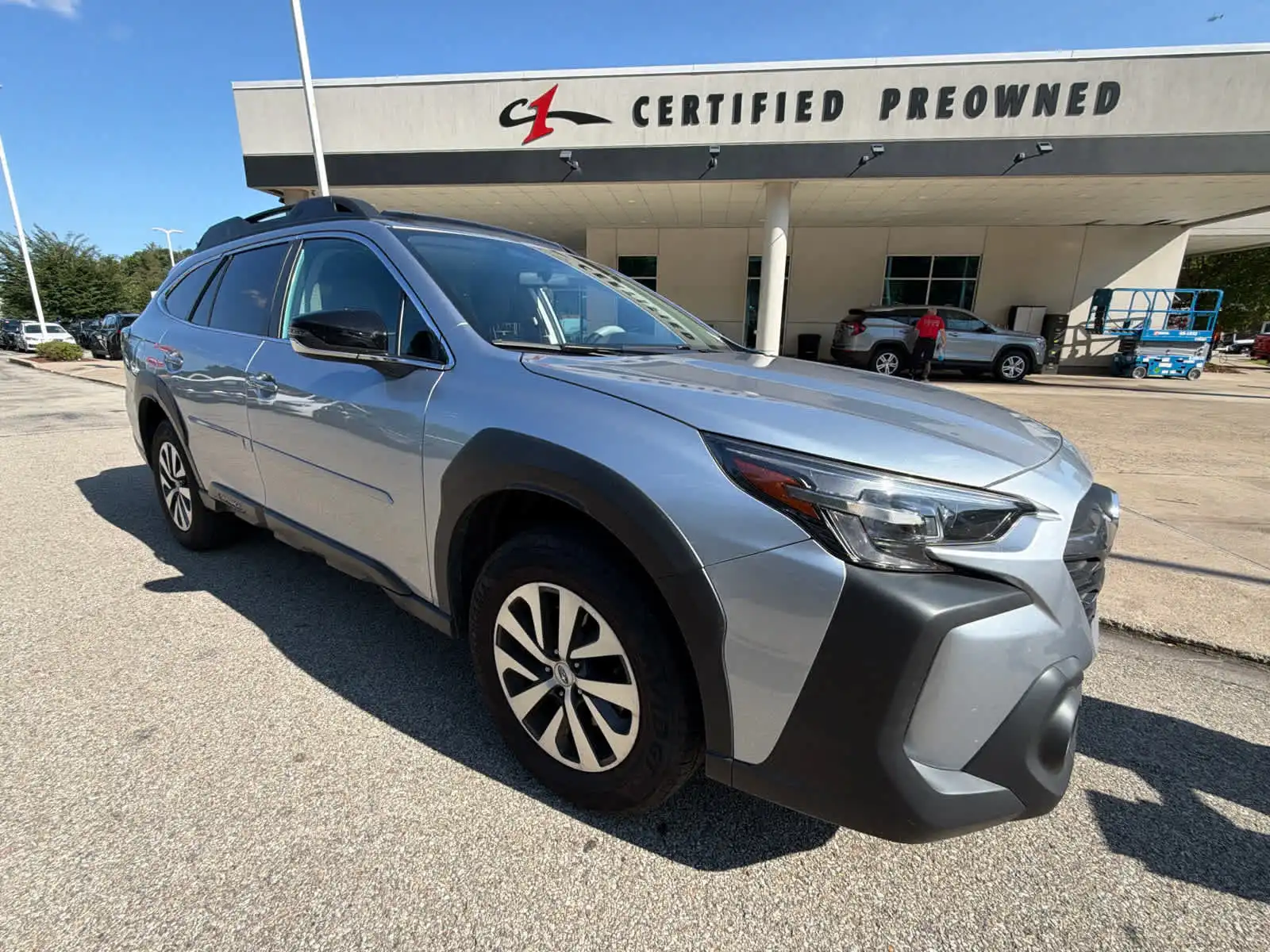 2024 Subaru Outback Premium's photo