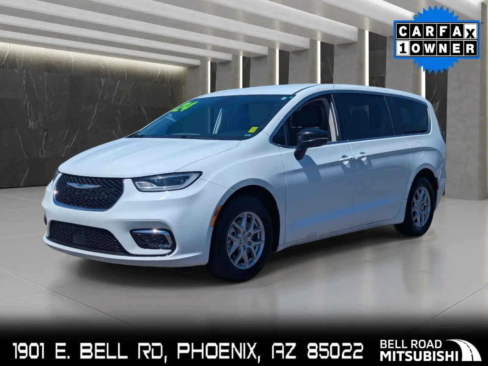 2024 Chrysler Pacifica Touring L's photo