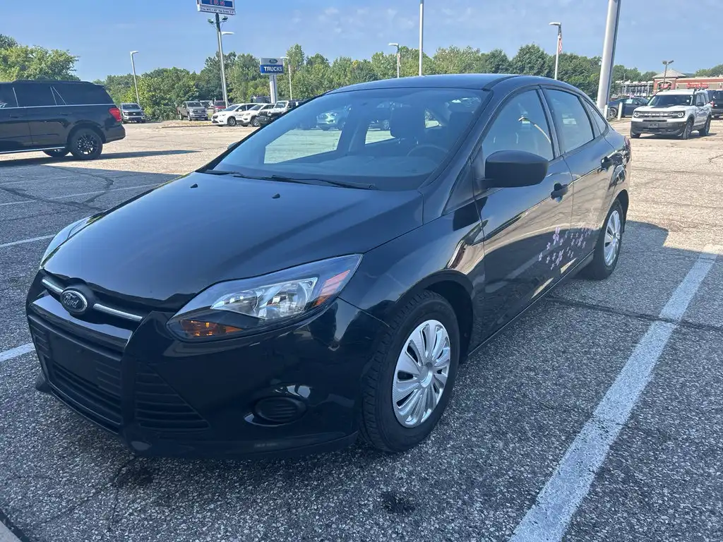 2013 Ford Focus Sedan S's photo