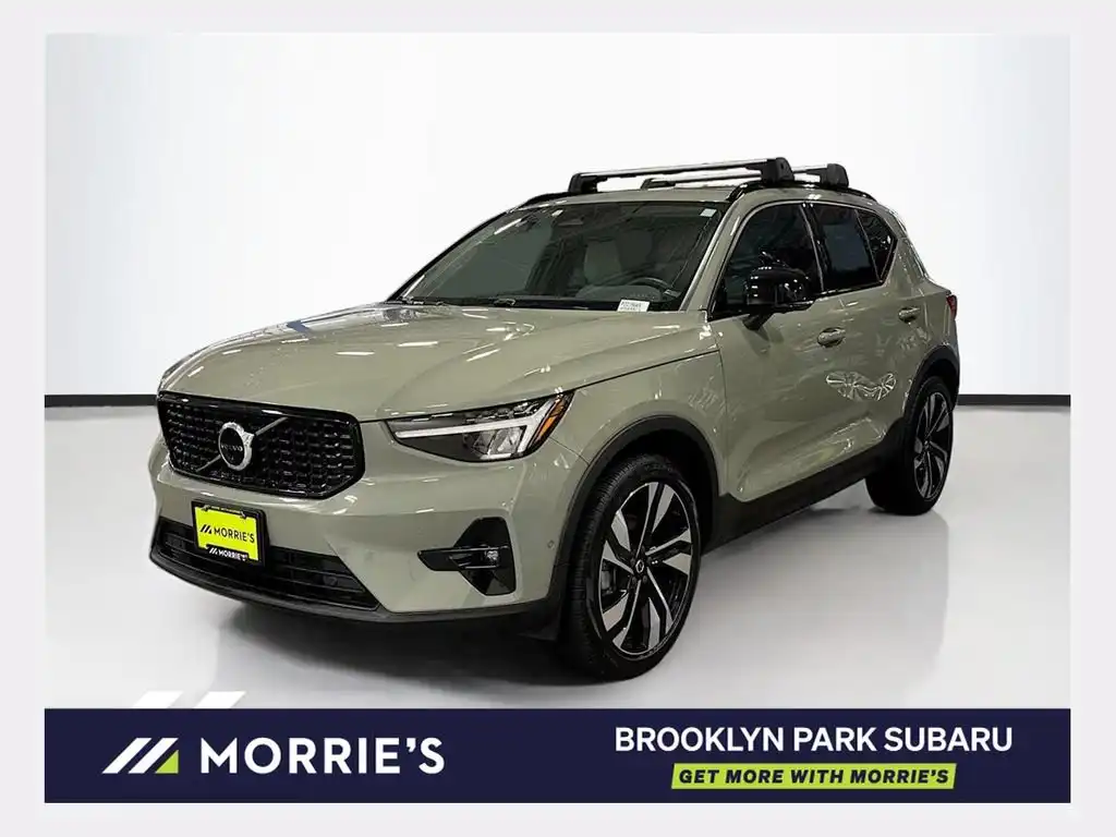 2023 Volvo XC40 B5 Ultimate Dark AWD's photo