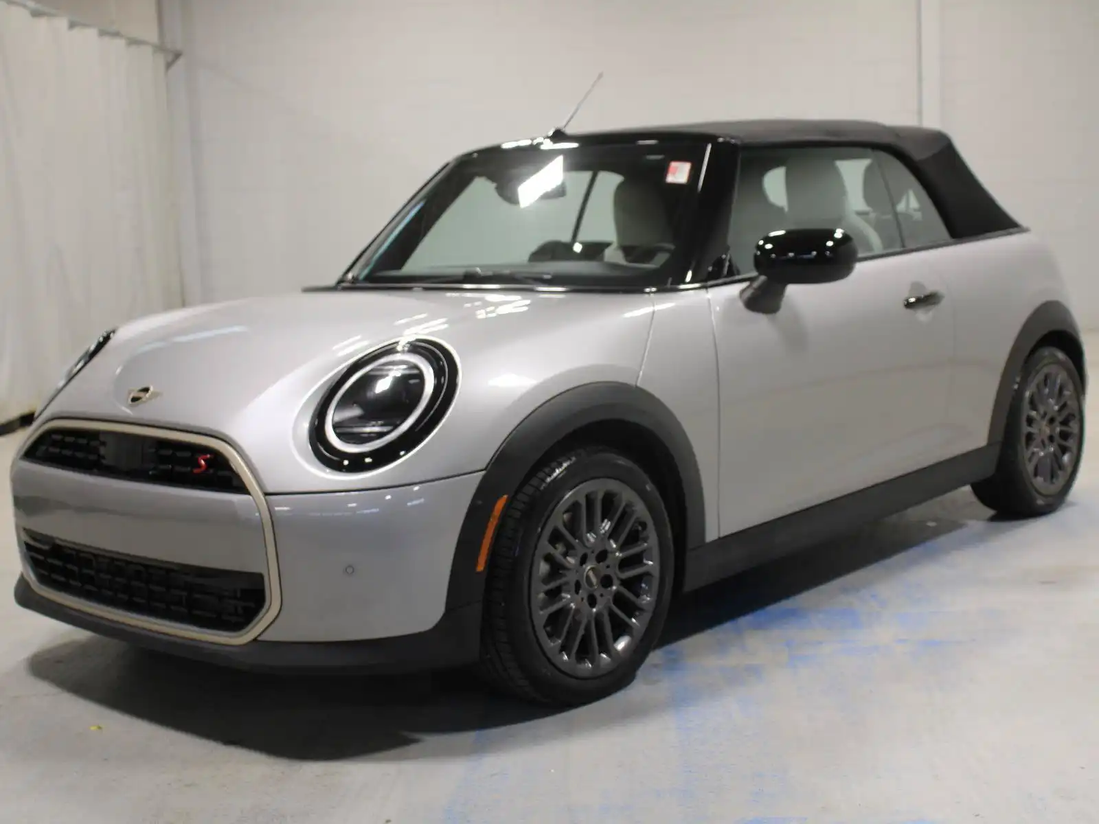 2026 MINI Convertible Cooper S Signature's photo