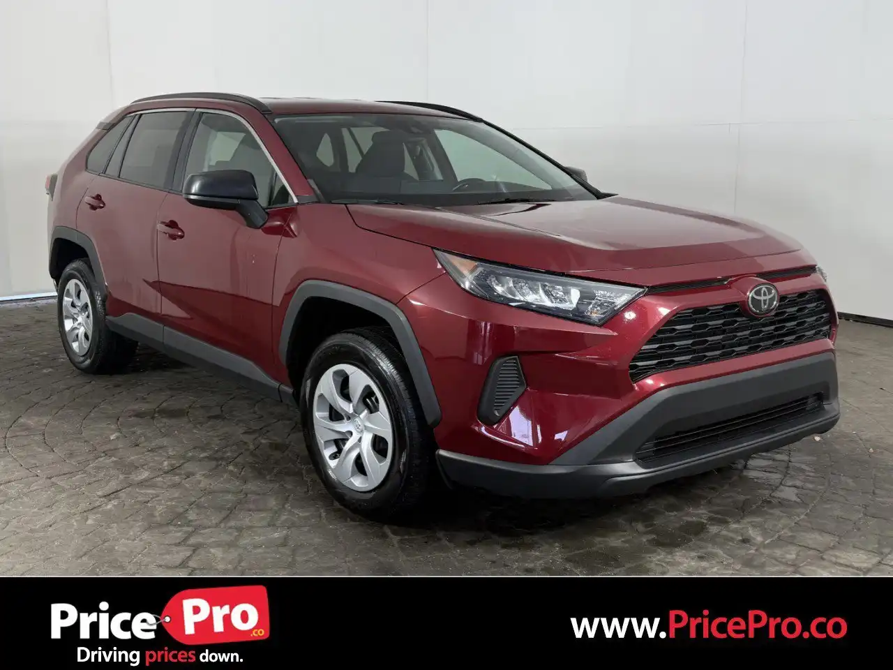 2019 Toyota RAV4 LE AWD's photo
