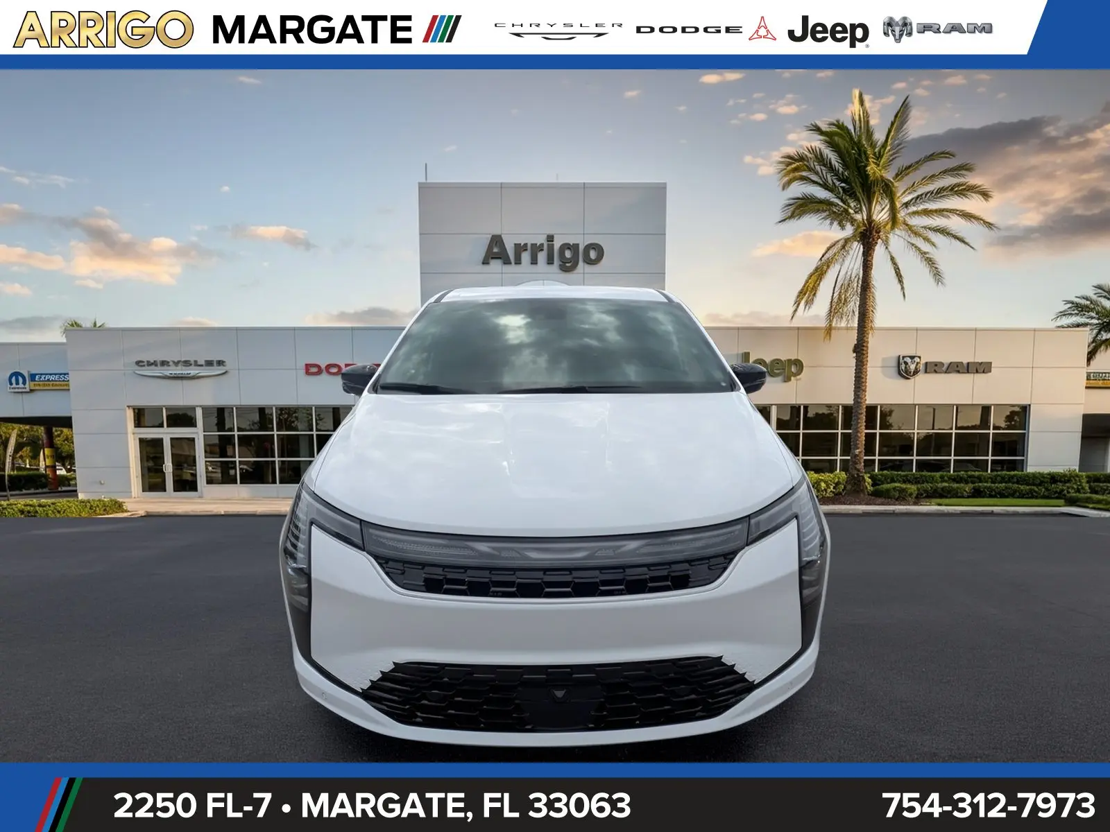 2027 Chrysler Pacifica Select photo 3