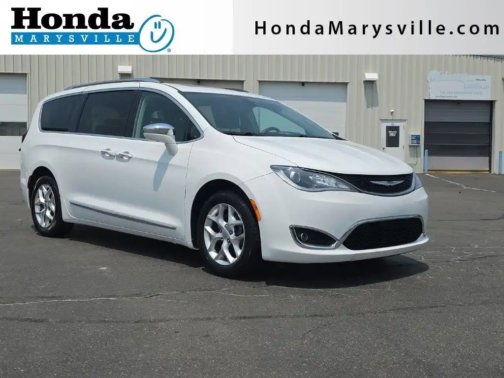 2020 Chrysler Pacifica Limited's photo