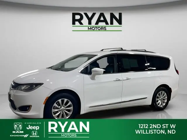 2018 Chrysler Pacifica Touring L photo 5