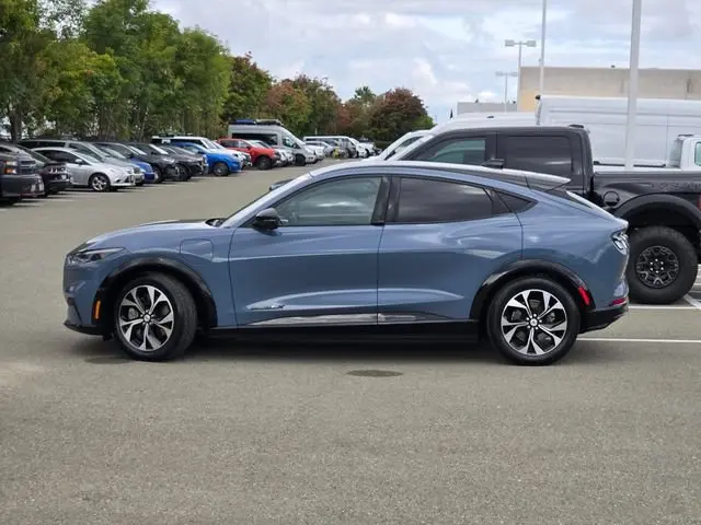 2023 Ford Mustang-Mach-e Premium photo 3