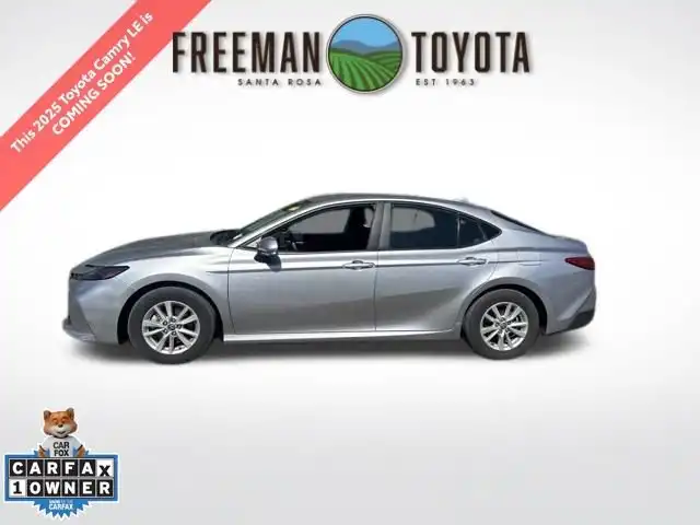2025 Toyota Camry LE Hybrid's photo