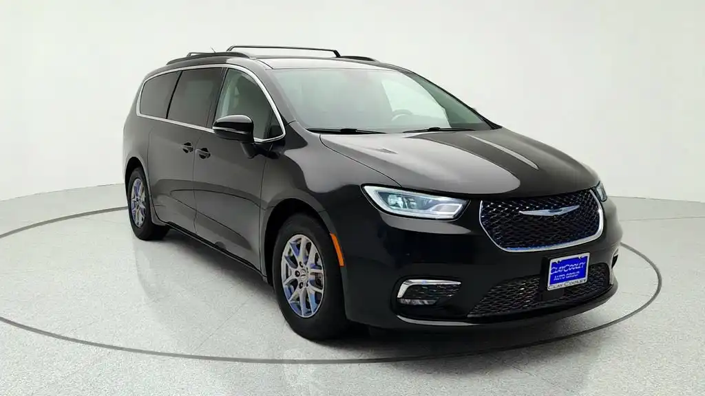 2022 Chrysler Pacifica Touring L's photo