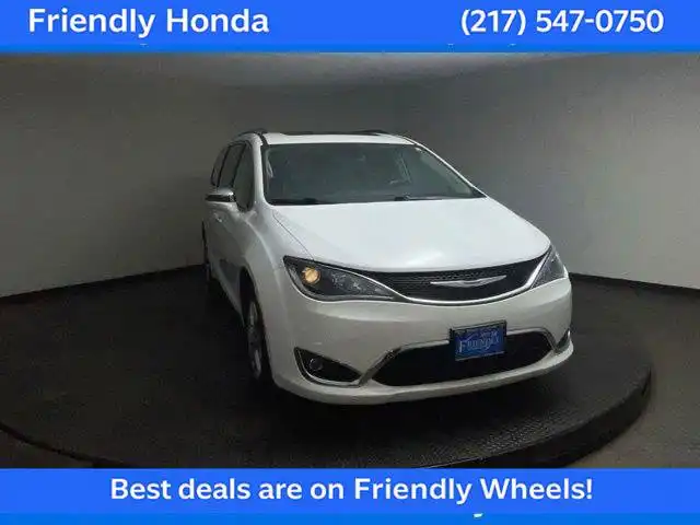 2020 Chrysler Pacifica Limited's photo