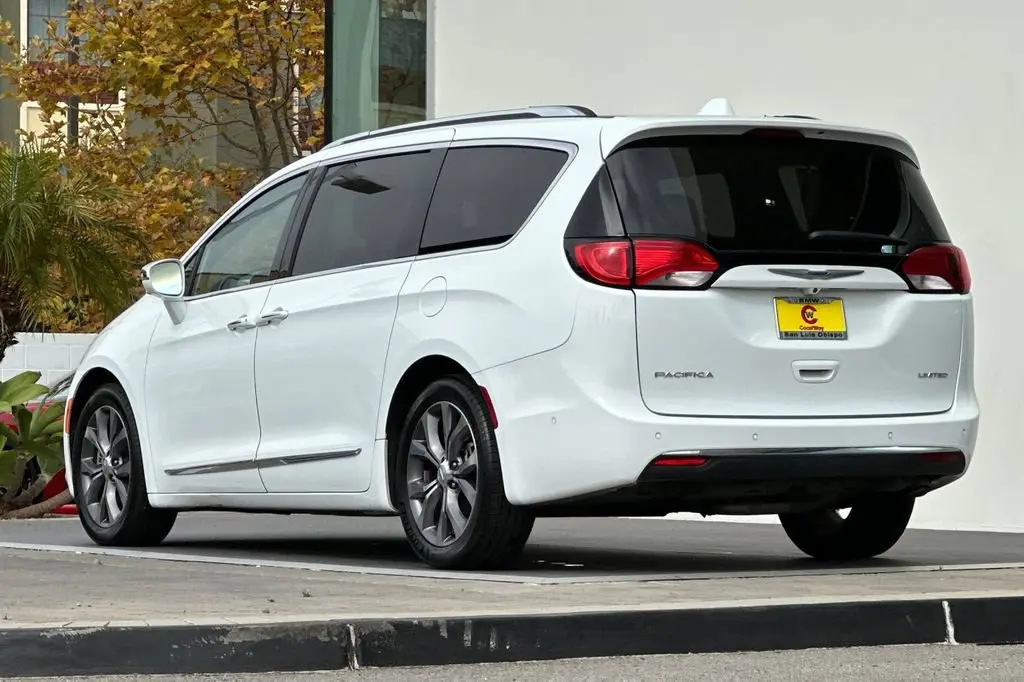 2017 Chrysler Pacifica Limited photo 5