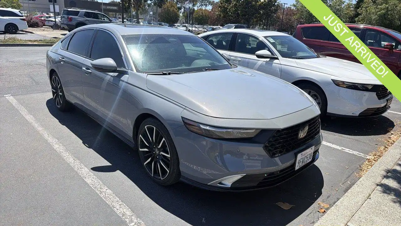 2023 Honda Accord Hybrid Touring's photo
