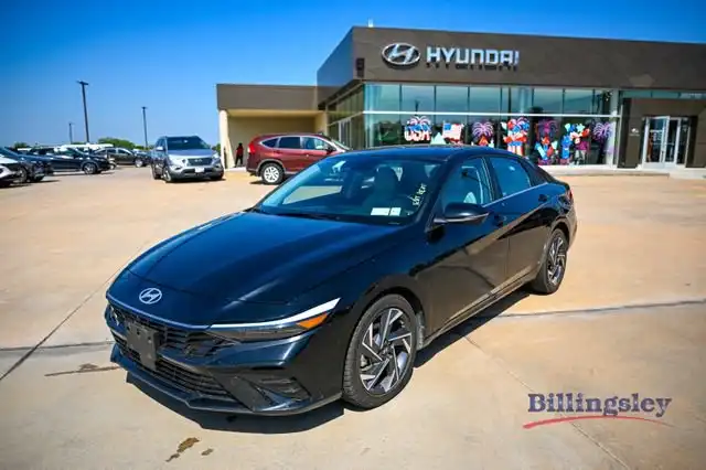 2024 Hyundai Elantra 2.0 Limited IVT's photo