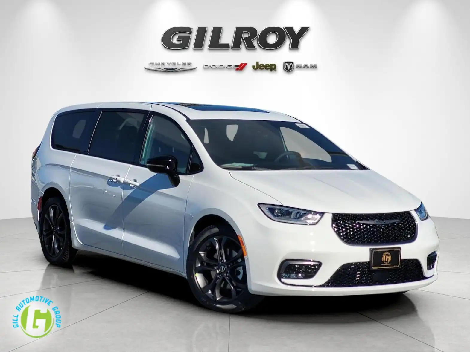 2026 Chrysler Pacifica Select's photo